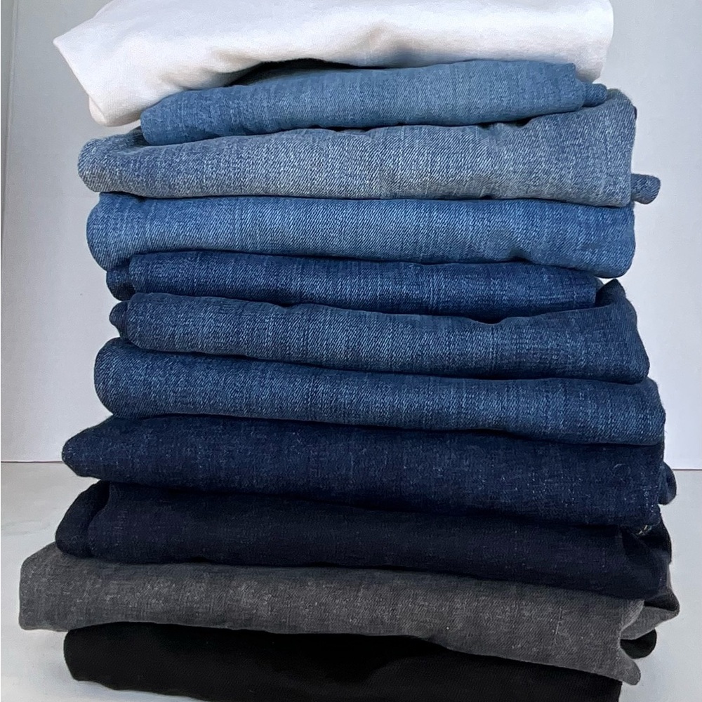 Lot of 11 pairs of women’s GAP skinny jeans size 25 regular